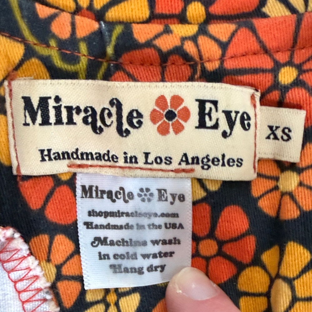 Miracle Eye Marigold Floral Zip-Up Romper - Picture 4 of 10